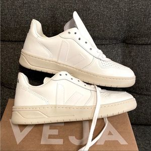 Brand New Veja V-10
